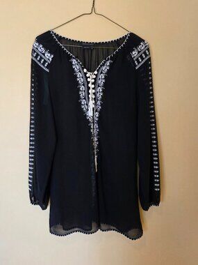 BCBGMAXAZRIA Boho Sheer Emboridered Top sz. M